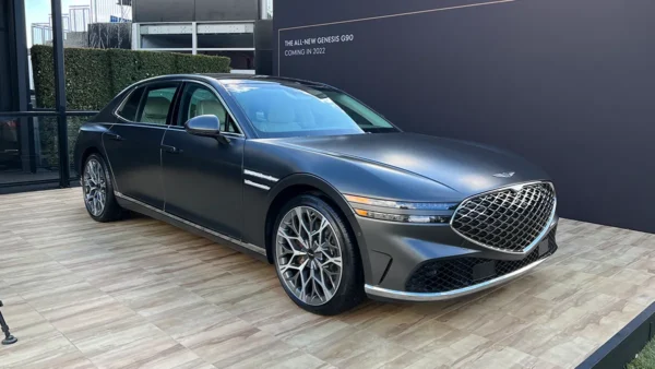 2023 Genesis G90