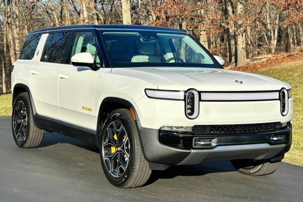 Rivian R1S 2024